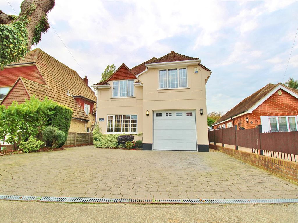 4 bed detached house for sale in Old Road, FrintonOnSea CO13 Zoopla