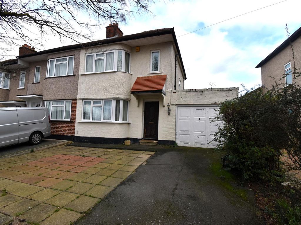 2 bed end terrace house for sale in Barnstaple Road, Ruislip Manor