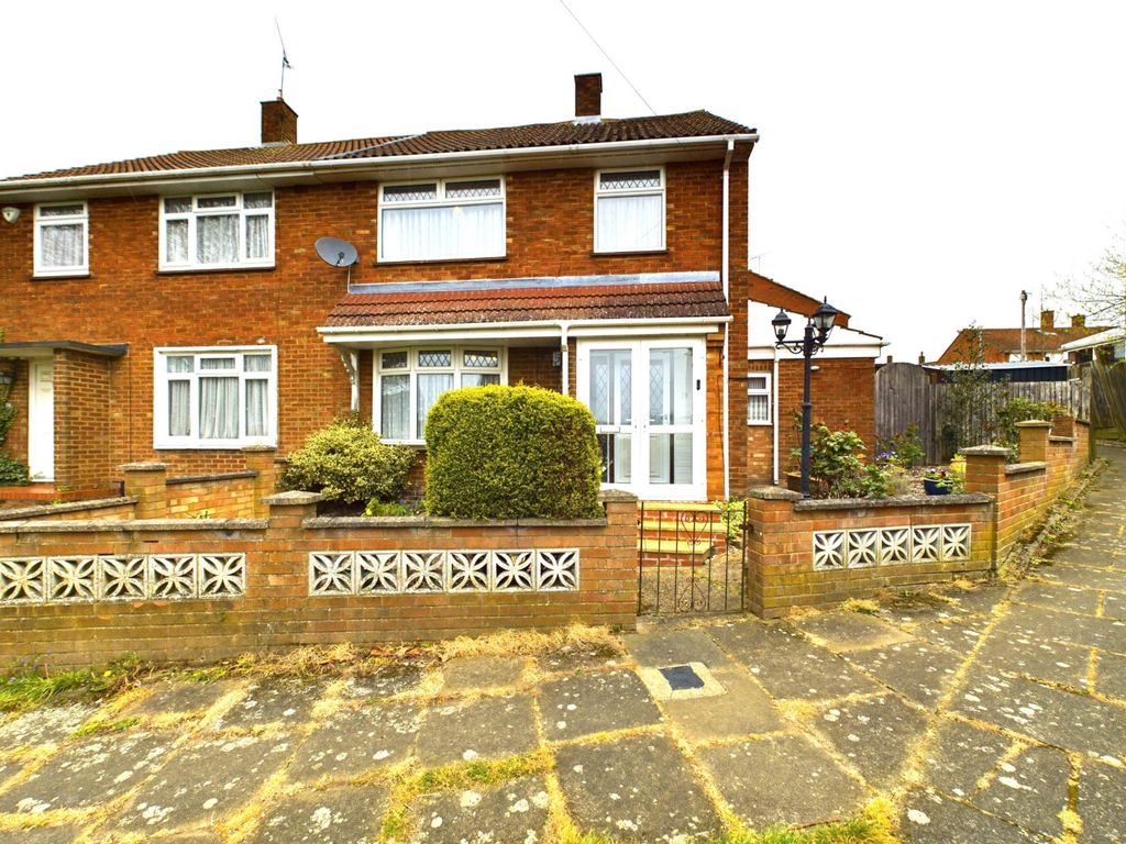 3 bed semidetached house for sale in Great Elms Road, Nash Mills HP3