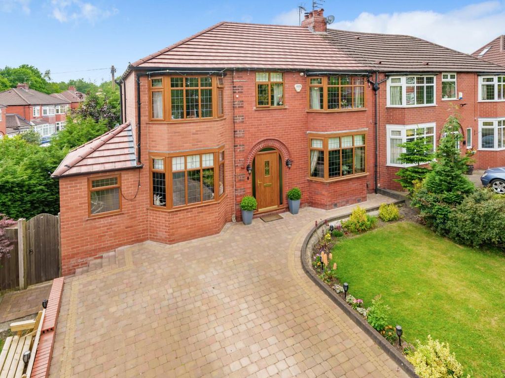 4 bed semidetached house for sale in Broadway, Worsley, Manchester M28