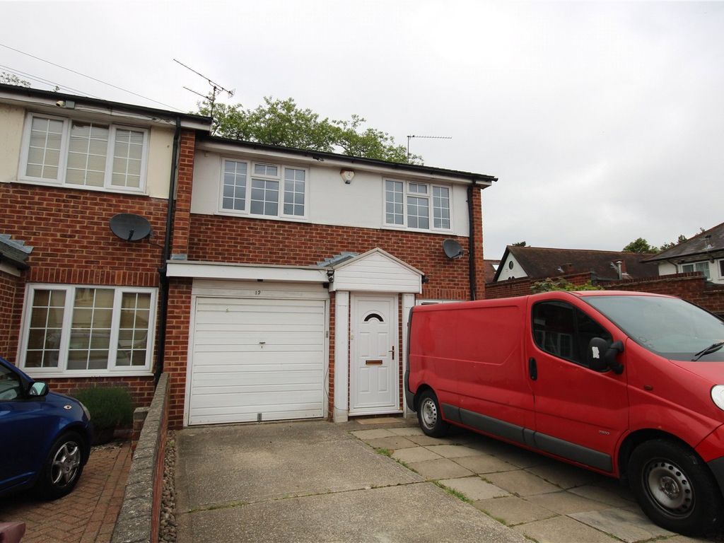 3 bed end terrace house to rent in Cressingham Road, Reading, Berkshire