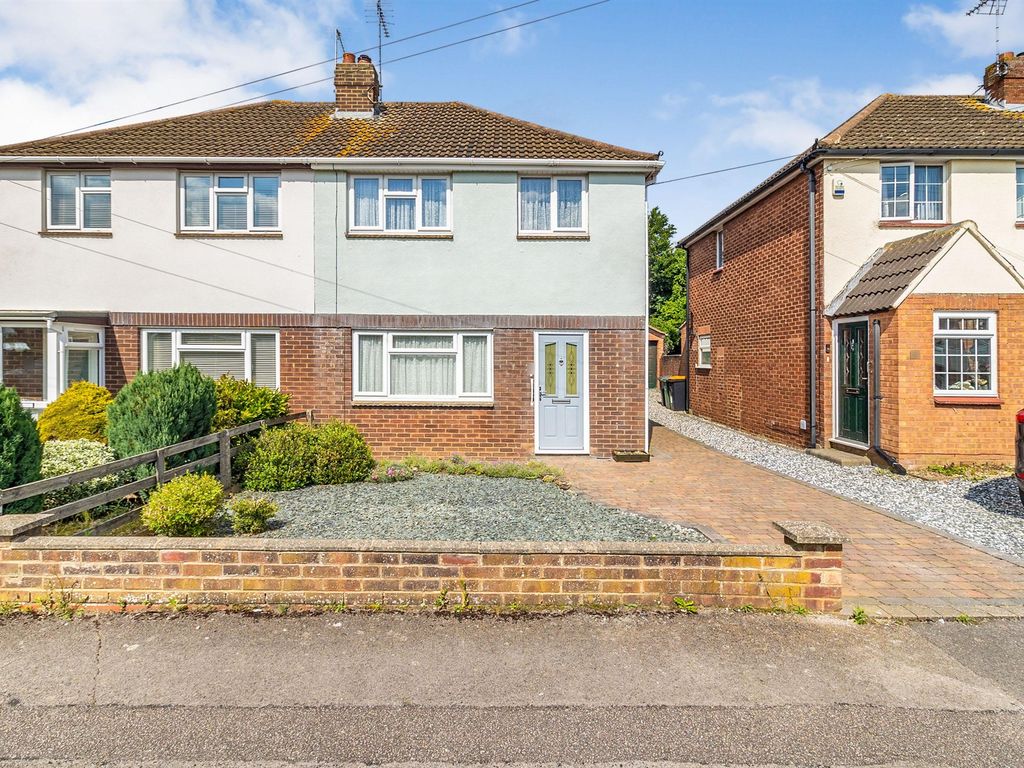 3 bed semidetached house for sale in Clipstone Crescent, Leighton