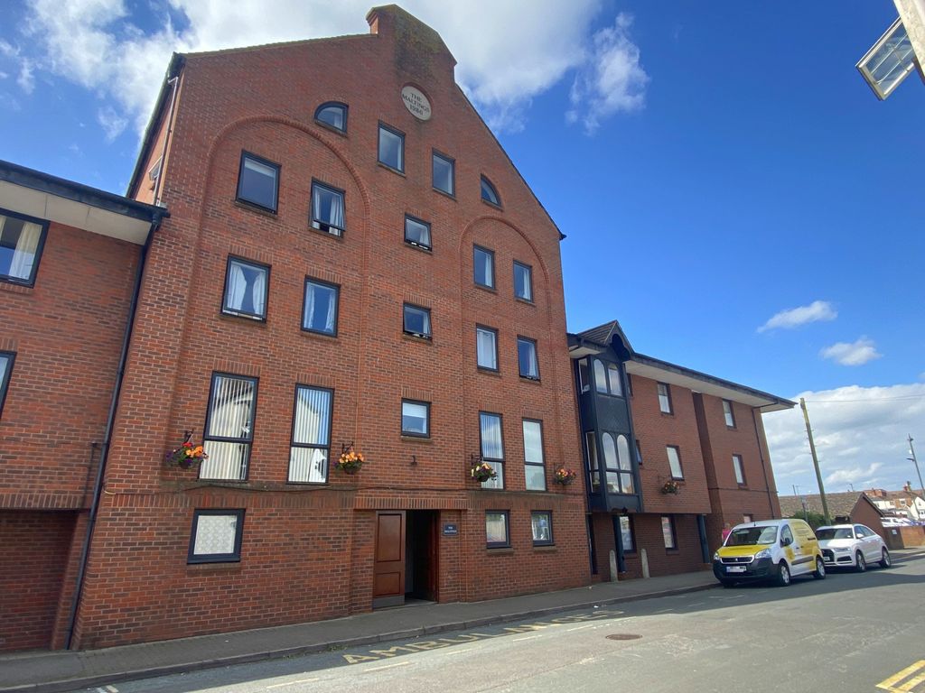 1 bed flat for sale in The Maltings, Station Street, Tewkesbury GL20, £