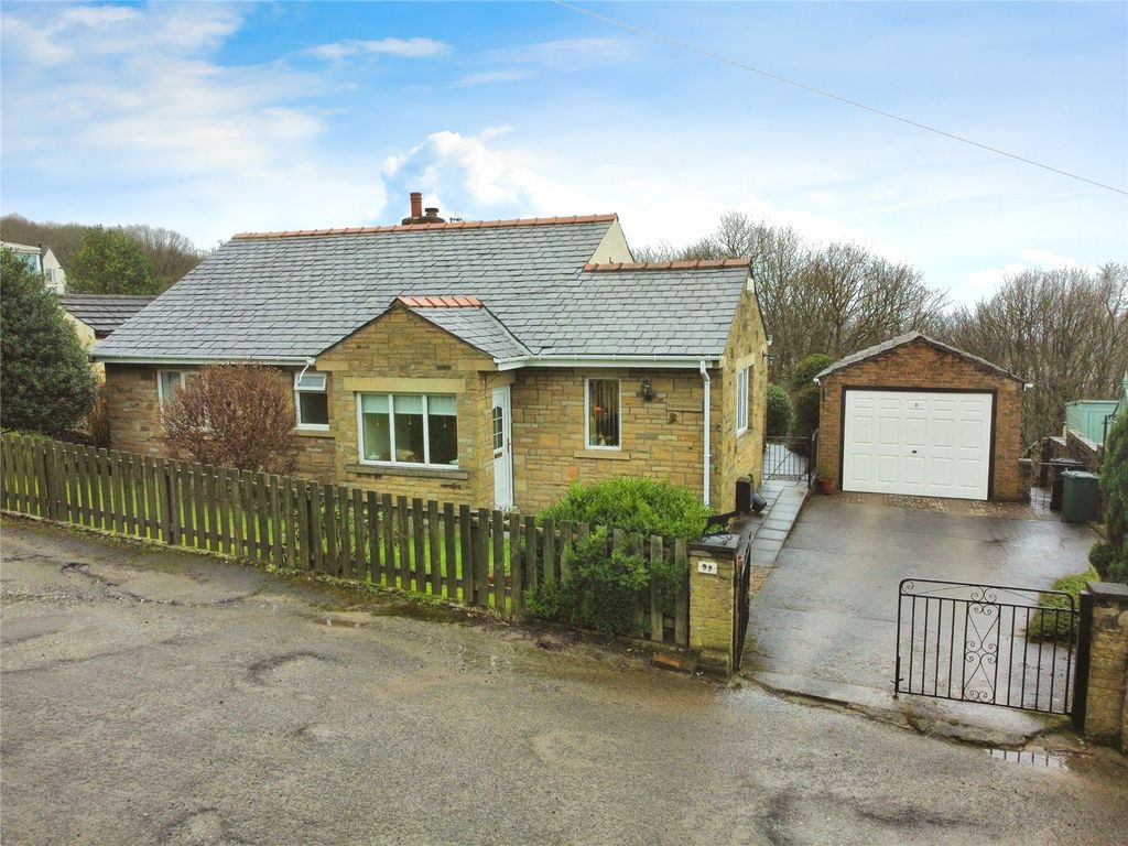 3 bed bungalow for sale in Spring Avenue, Keighley, West Yorkshire BD21