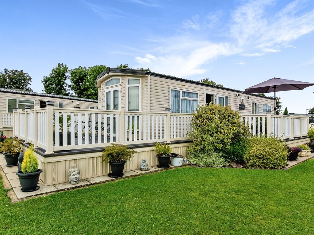 2 bed mobile/park home for sale in Frampton Fen Lane, Hubberts Bridge