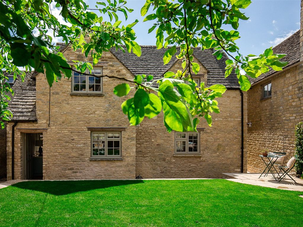3 bed detached house for sale in Charlbury, Chipping Norton