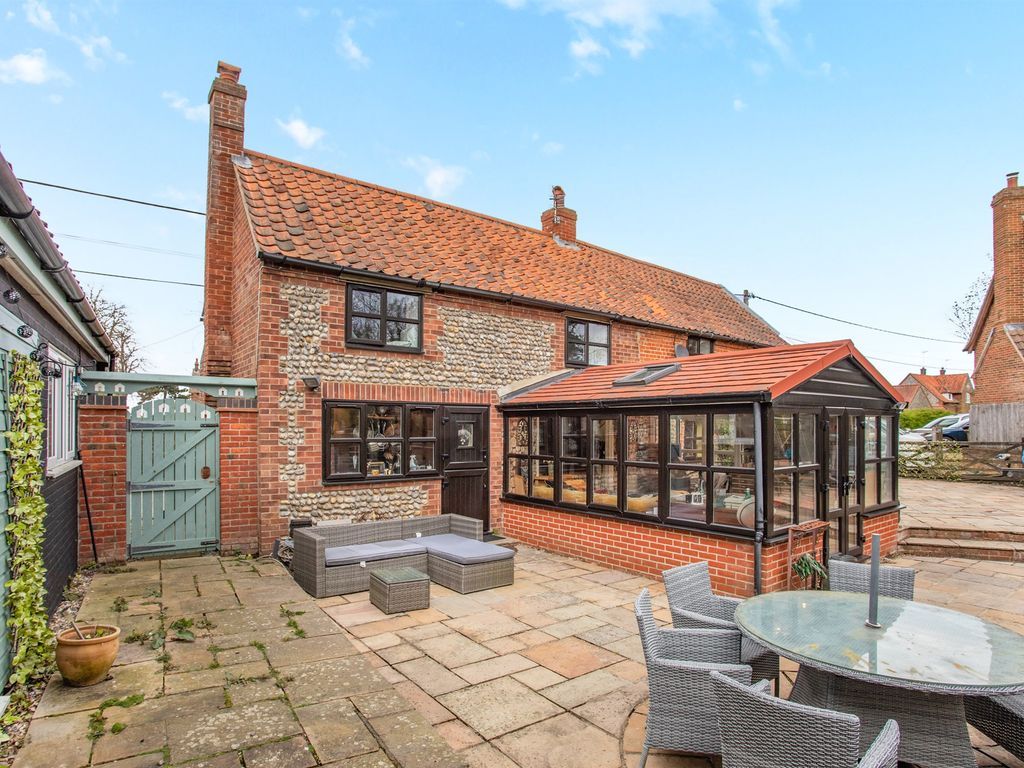 4 bed cottage for sale in Brewery Road, Trunch, North Walsham NR28, £