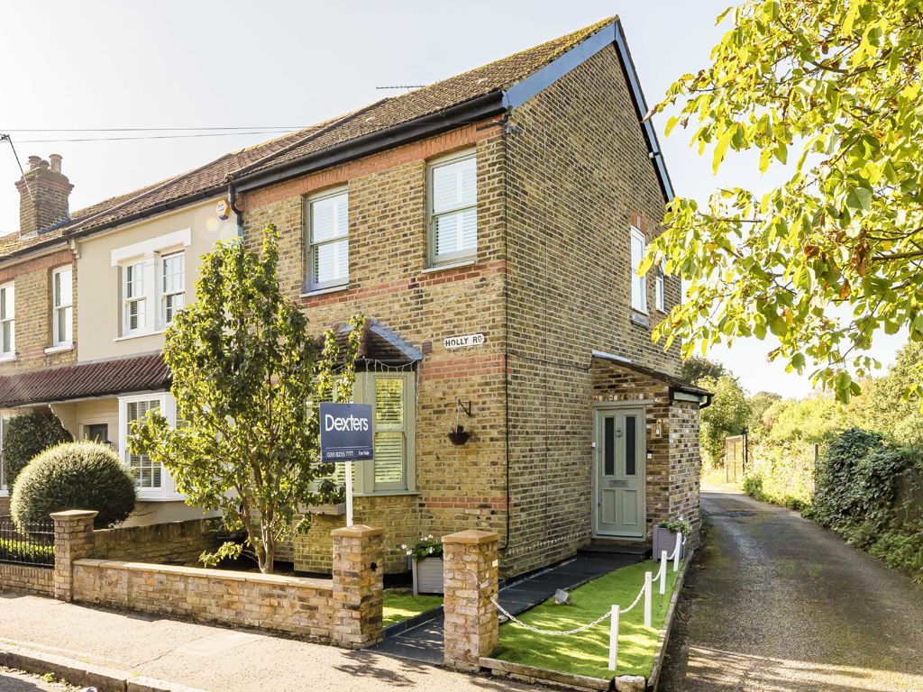 3 bed property for sale in Holly Road, Hampton Hill, Hampton TW12, £