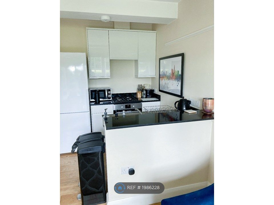 1 bed flat to rent in Burntwood Court, London SW17, £1,500 pcm Zoopla