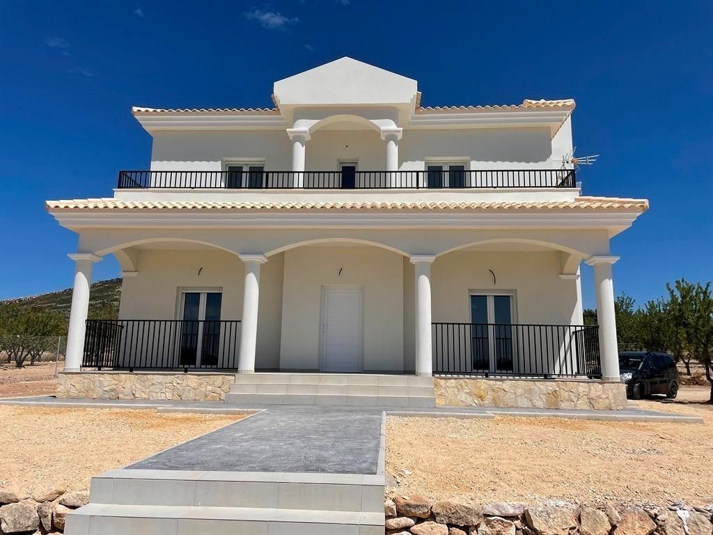 New home, 4 bed villa for sale in Pinoso, Alicante, Spain, £248,719