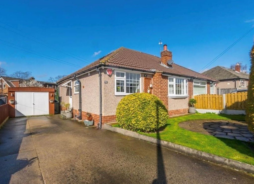 3 bed semidetached bungalow for sale in Woodlands Crescent, Gomersal