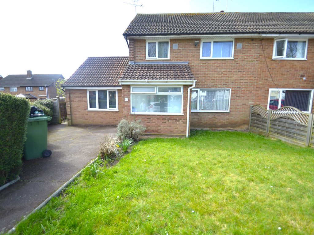 5 bed barn conversion to rent in Comet Road, Stanwell, StainesUpon