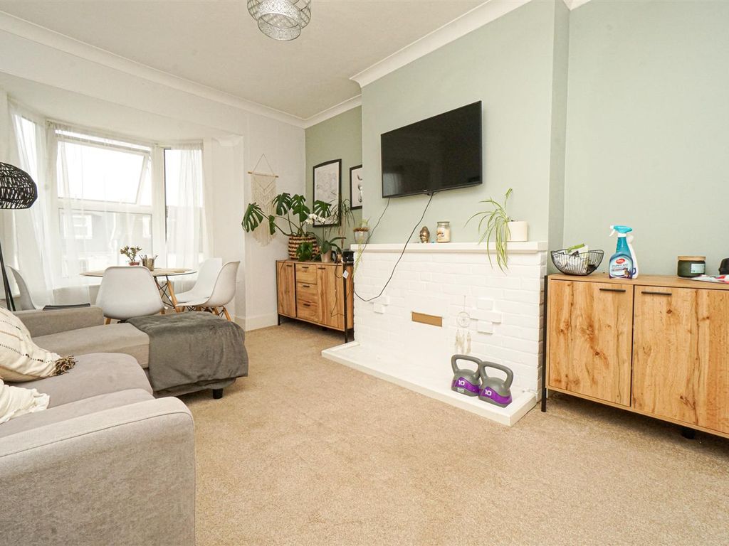 1 bed flat for sale in Mount Pleasant Road, Hastings TN34, £135,000