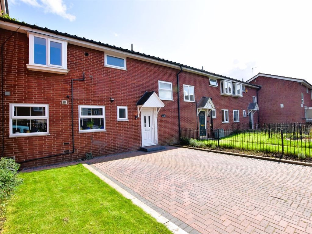 4 bed terraced house for sale in Sandstone Way, Chorlton Cum Hardy