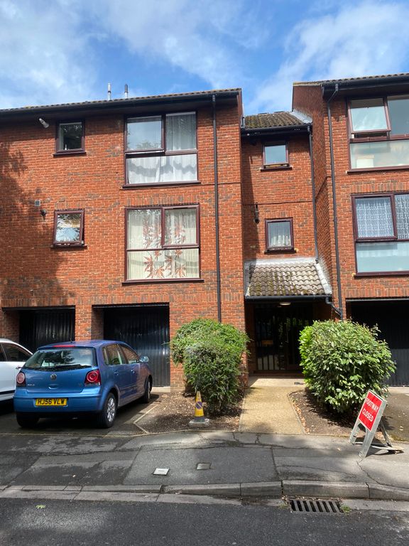 2 bed flat to rent in Laleham Road, Shepperton TW17, £1,195 pcm Zoopla
