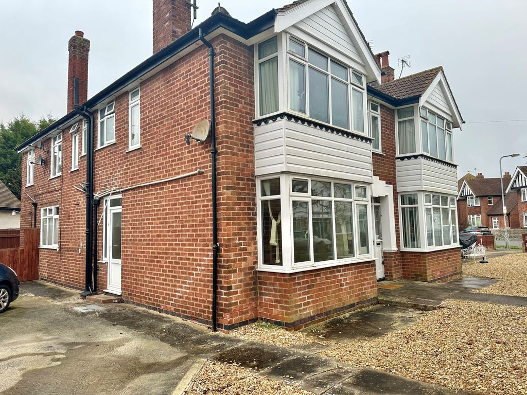 1 bed flat to rent in Saxby Avenue, Skegness PE25, £475 pcm Zoopla