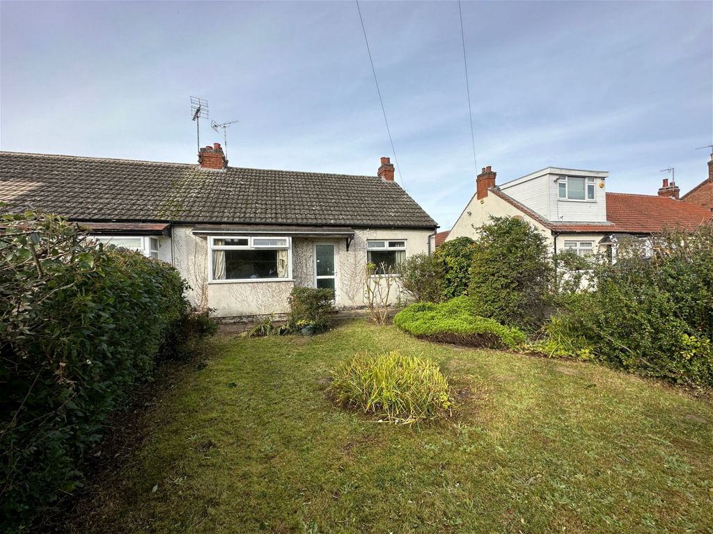 2 bed semidetached bungalow for sale in Holmfield Avenue East
