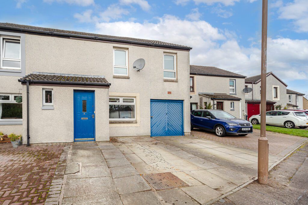 3 bed semidetached house for sale in Burghmuir Court, Linlithgow, West