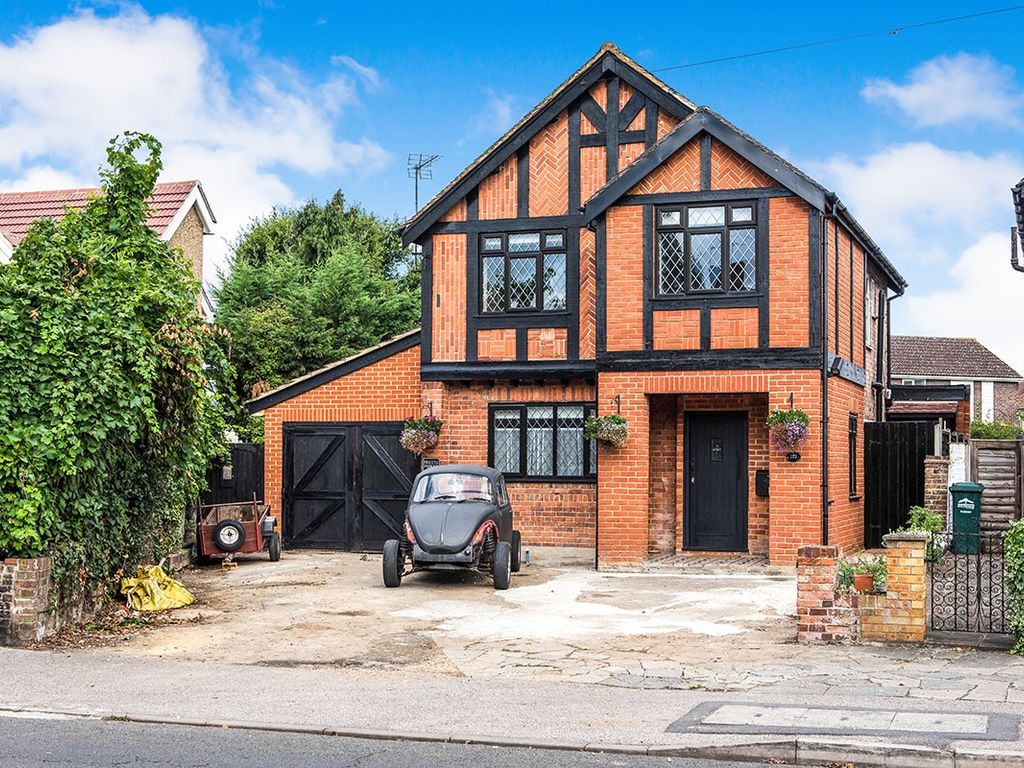 3 bed detached house to rent in Fordbridge Road, Ashford, Middlesex