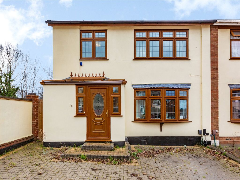 3 bed semidetached house for sale in Berkeley Close, Hornchurch RM11