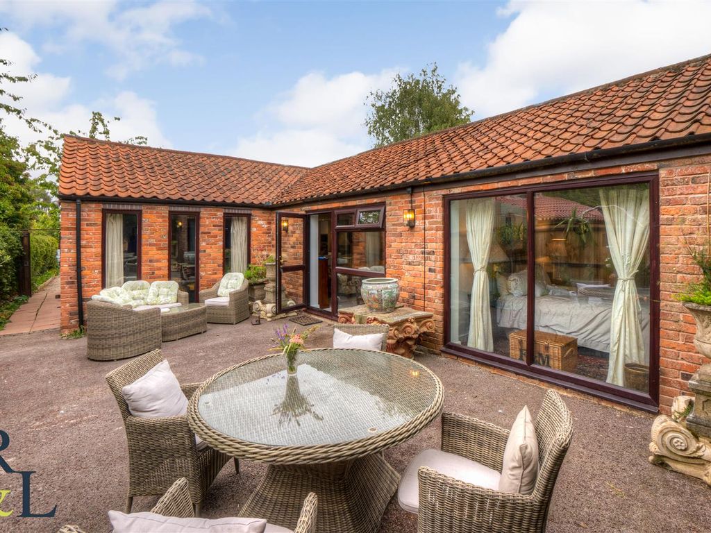 2 bed bungalow for sale in Loughborough Road, Bradmore, Nottingham NG11