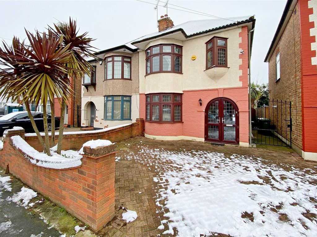 3 bed semidetached house for sale in Kingsley Gardens, Hornchurch RM11