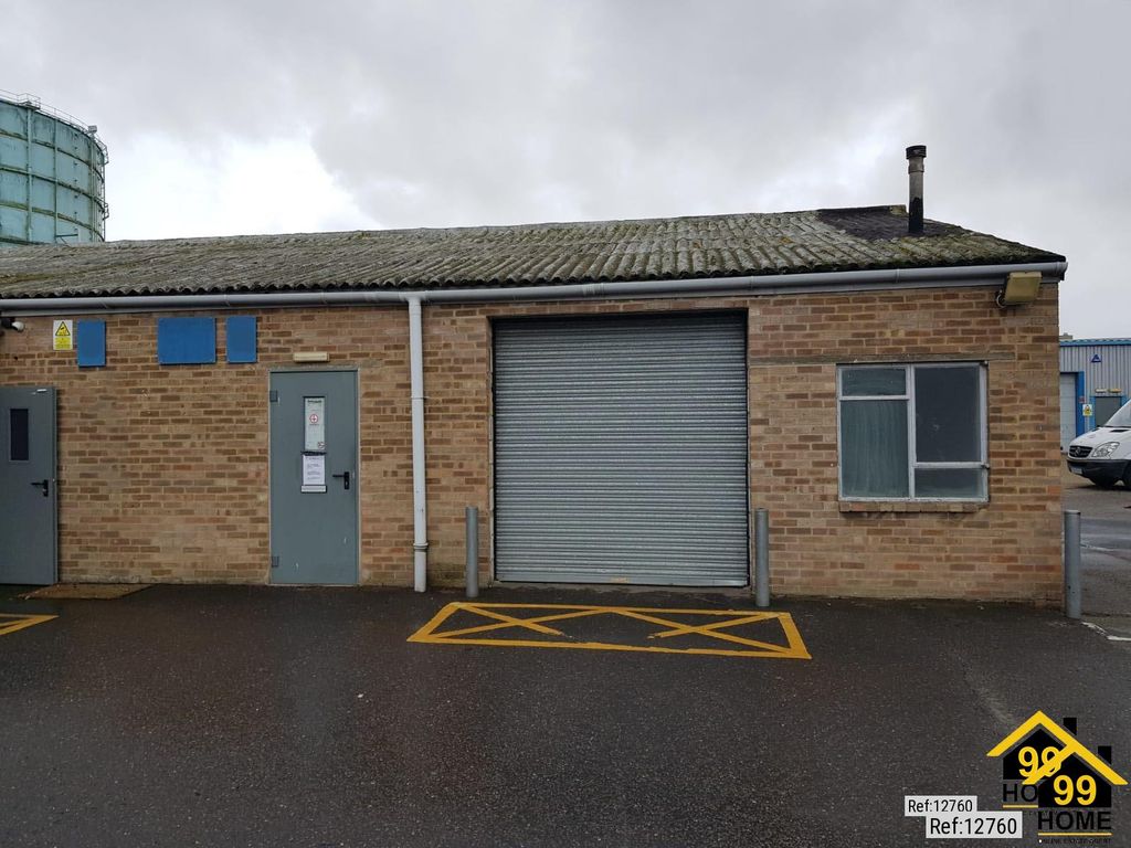 Warehouse to let in Wickham Business Centre, Littlehampton, West Sussex