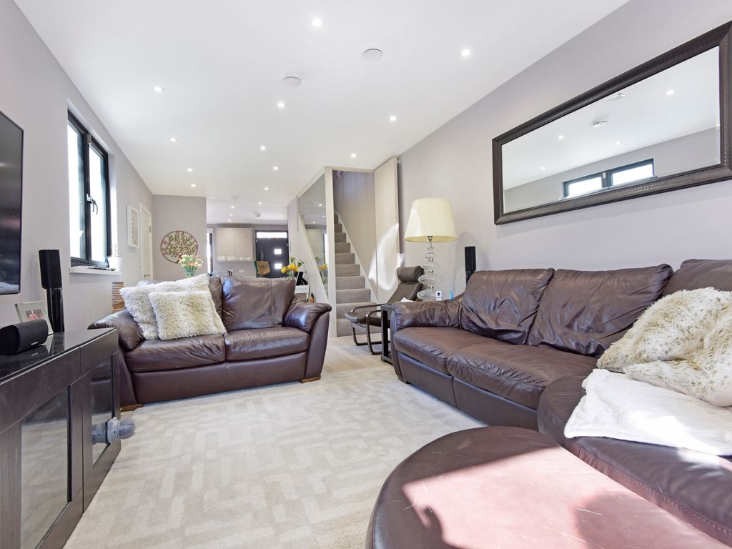 3 bed semidetached house for sale in Mortlake Road, Richmond TW9, £