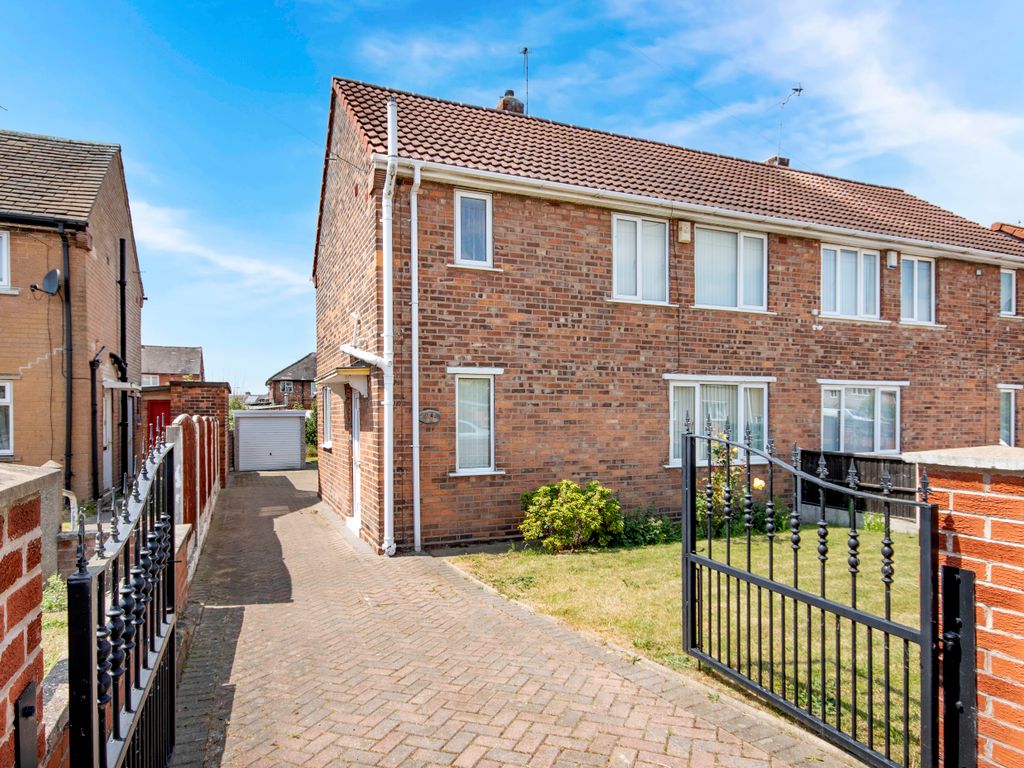 3 bed semidetached house for sale in Lansbury Avenue, Rossington