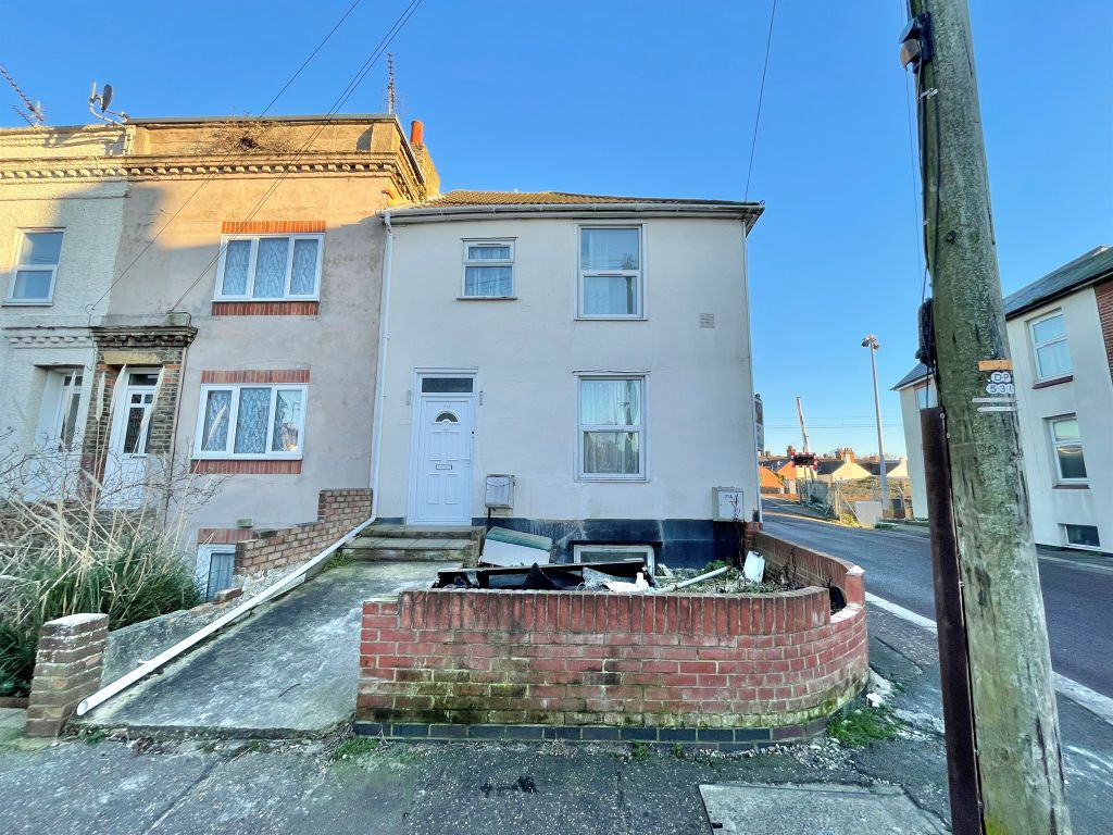 4 bed property for sale in Albert Street, Harwich CO12, £75,000 Zoopla