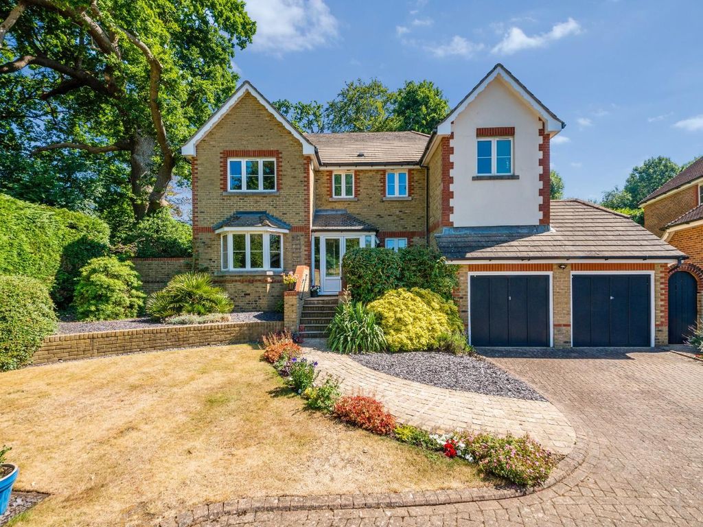 5 bed detached house for sale in Dene Close, Outwood Lane, Chipstead