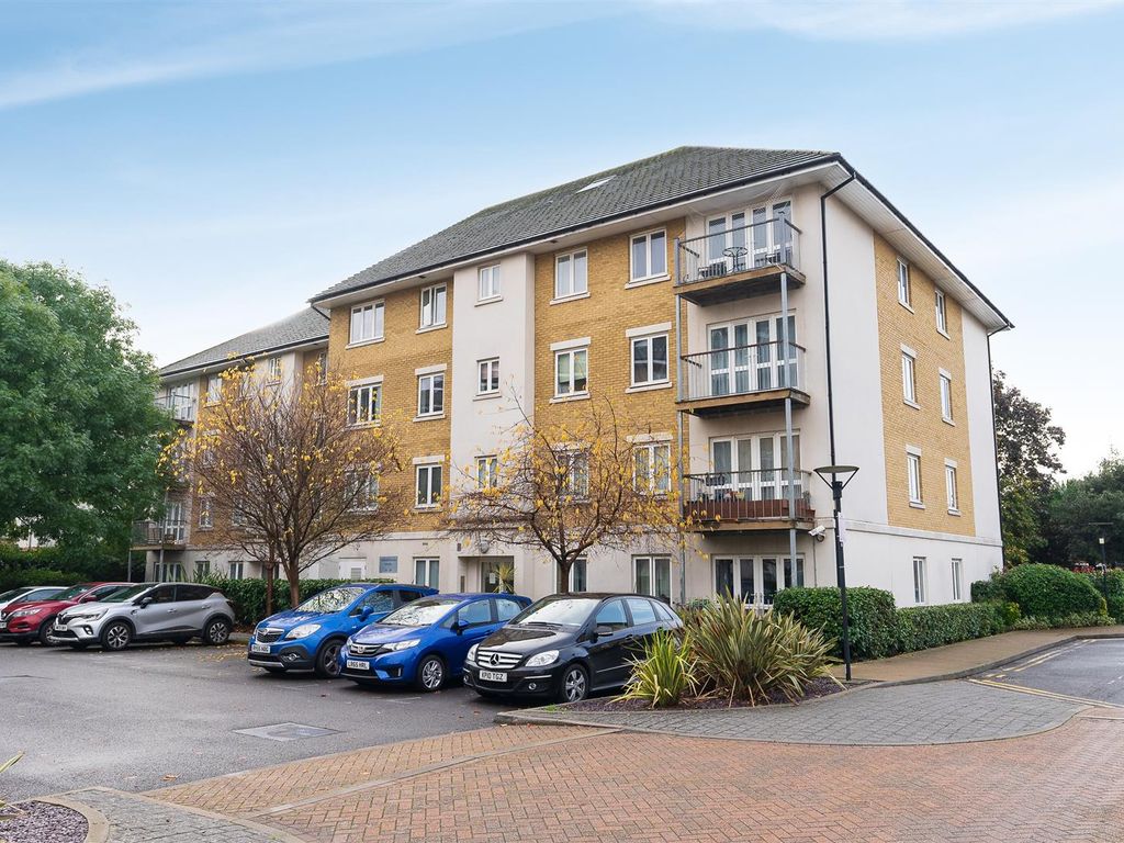 2 bed flat for sale in Park Lodge Avenue, West Drayton UB7, £335,000