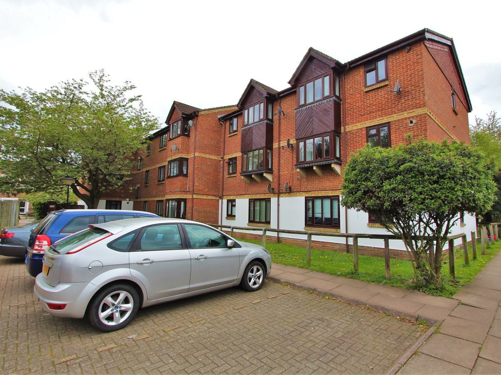 2 bed flat to rent in Alliance Close, Wembley HA0, £1,650 pcm Zoopla
