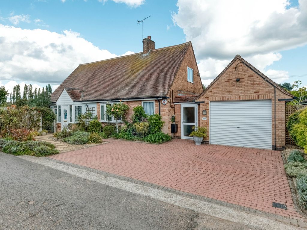 3 bed bungalow for sale in Rainbow Cottage, Brockencote, Chaddesley