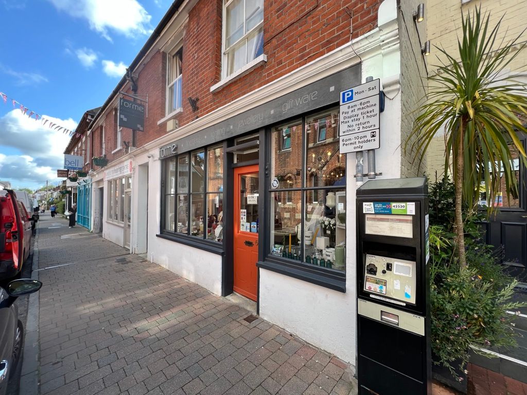 Retail premises to let in 69 Parchment Street, Winchester, Hampshire
