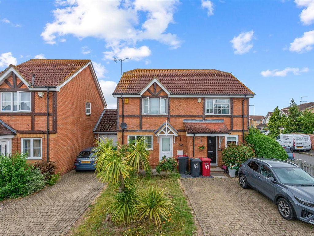 4 bed semidetached house for sale in Hunters Way, Cippenham, Slough