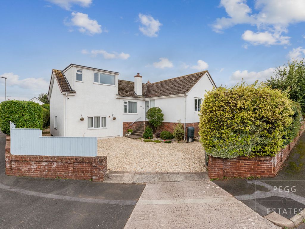 4 bed detached house for sale in Goodrington Road, Paignton TQ4, £