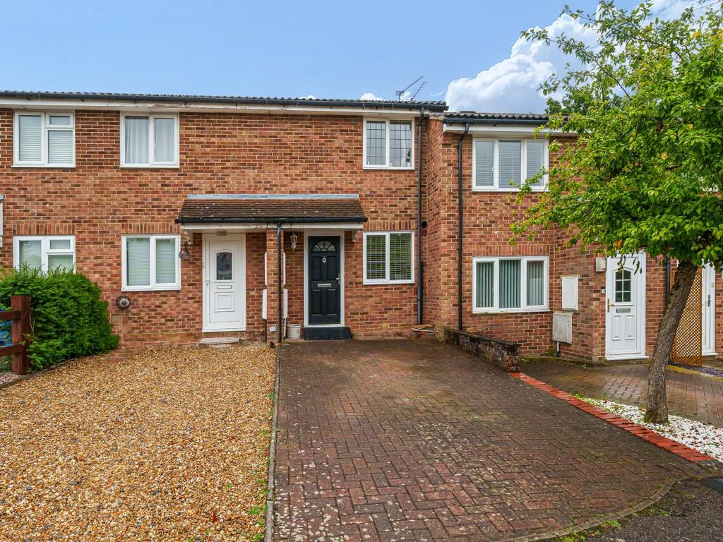 2 bed terraced house for sale in Mulberry Close, Owlsmoor, Sandhurst