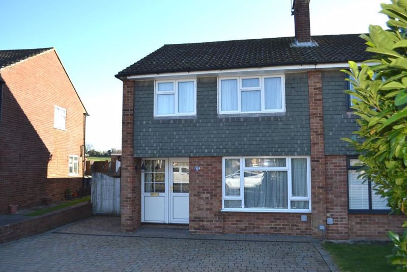 3 bed semidetached house for sale in Fleming Way, Tonbridge TN10, £