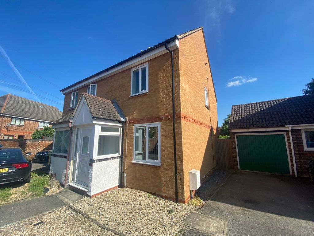 2 bed semidetached house to rent in Humber Close, Didcot, Oxfordshire