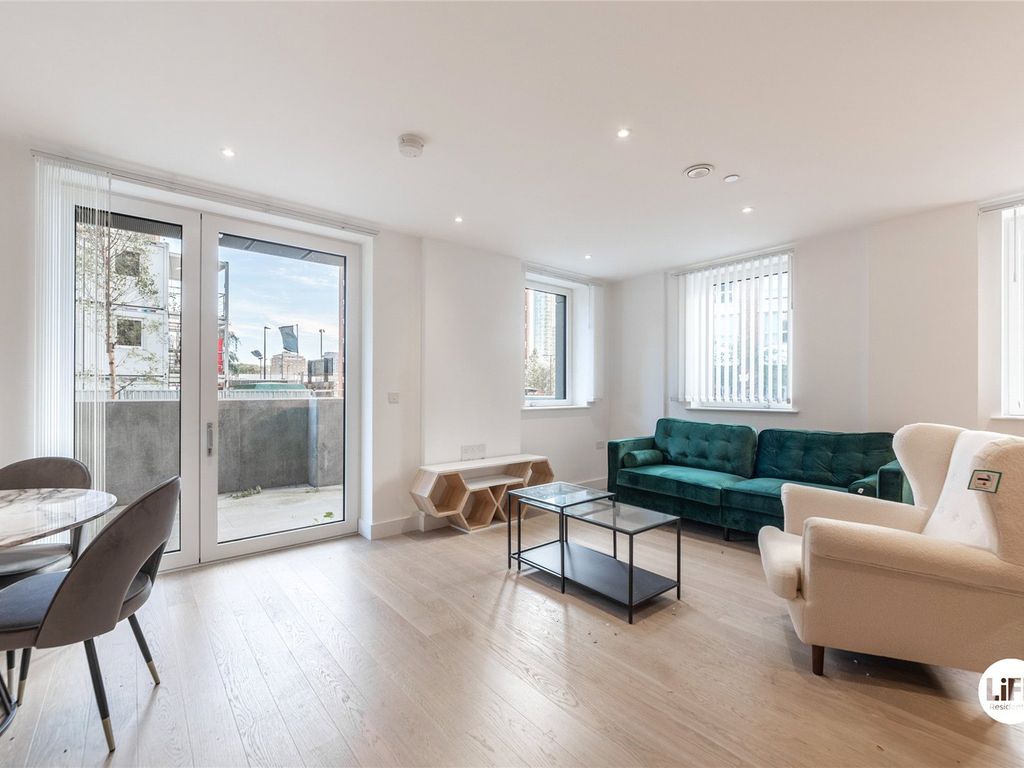 3 bed flat to rent in Escapade Place, Blackwall, London E14, £3,600 pcm