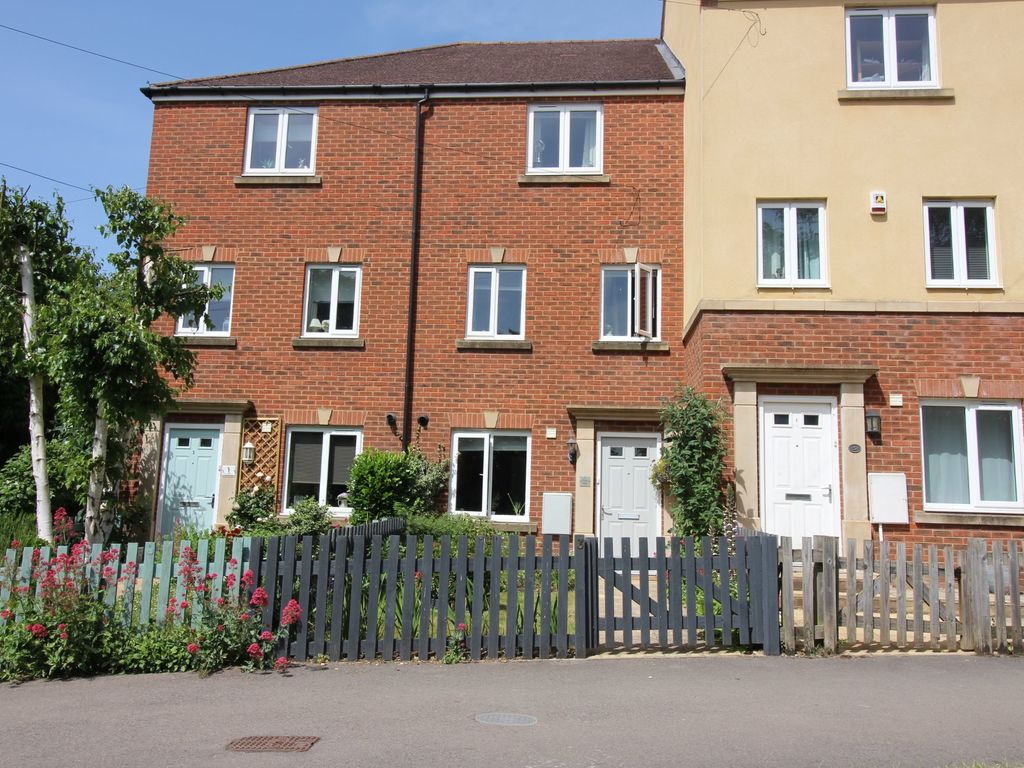4 bed terraced house to rent in Catherines Walk, East Anton, Andover