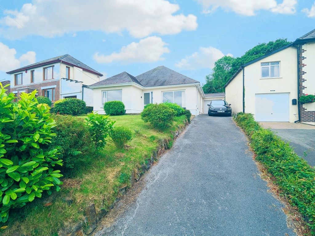 3 bed detached bungalow for sale in Llangunnor Road, Carmarthen
