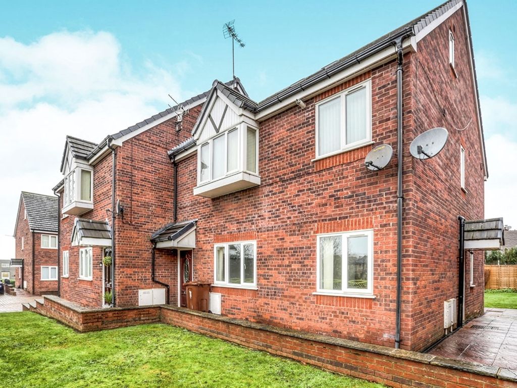 2 bed flat to rent in Green Lane, Hadfield, Glossop, Derbyshire SK13