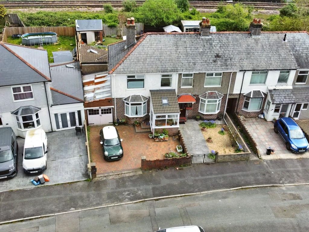 3 bed end terrace house for sale in Jubilee Crescent, Bridgend CF31, £210,000 Zoopla