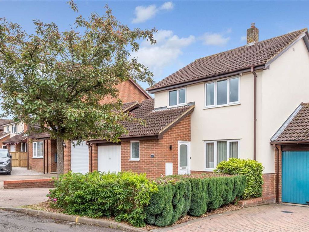 3 bed detached house for sale in Dunster Court, Furzton, Milton Keynes