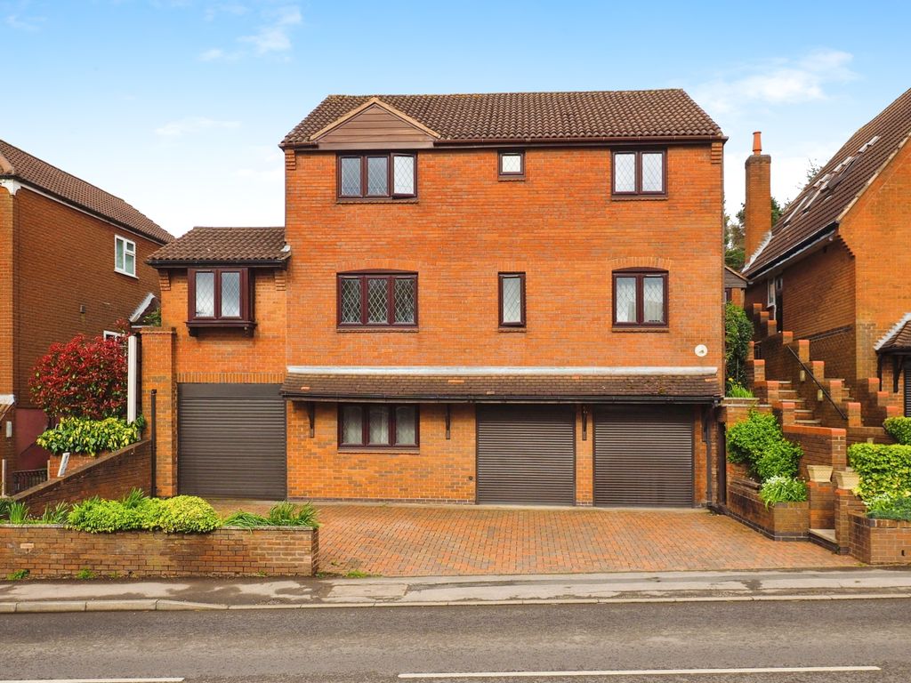 5 bed detached house for sale in Newthorpe, Nottingham