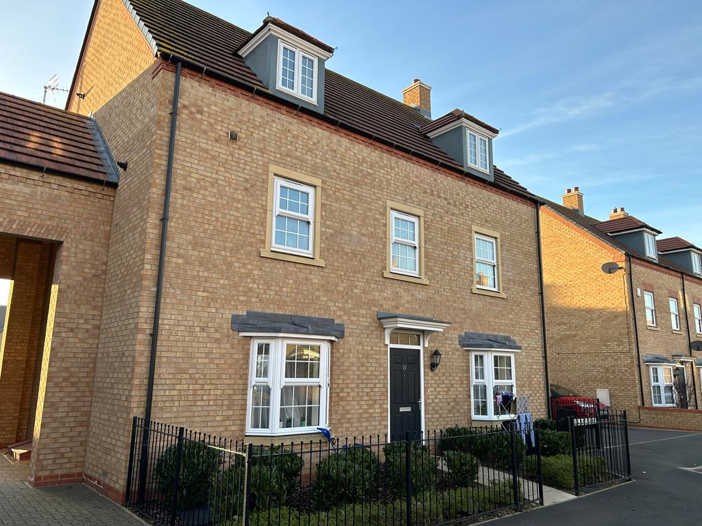 2 bed flat for sale in Fisher Mead, Biggleswade SG18 Zoopla