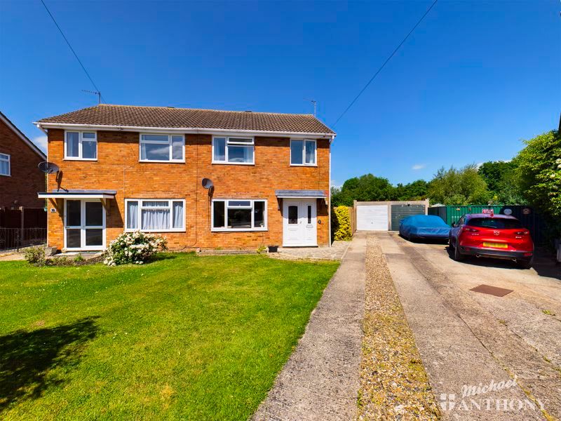 Tiverton Crescent, Aylesbury HP19  