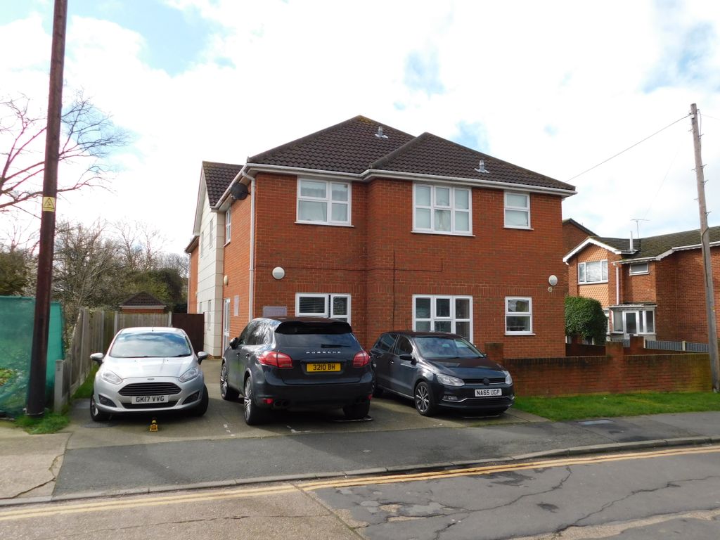 2 bed flat to rent in Fleet Lodge, Lionel Road, Canvey Island SS8 Zoopla